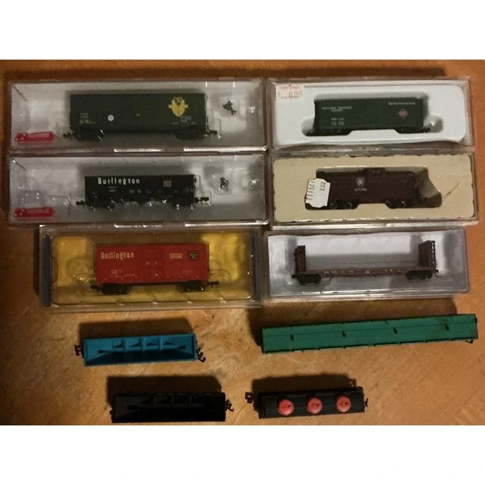 Mixed Lot Of 10 Frieght Cars, Hoppers,‎ Box Cars, Caboose, Tanker, Flat Car, #4
